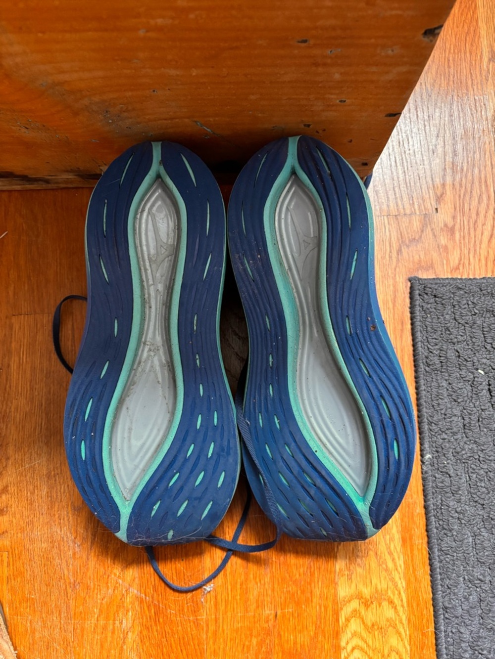 Mizuno and Vista size 12 - Picture 3 of 3